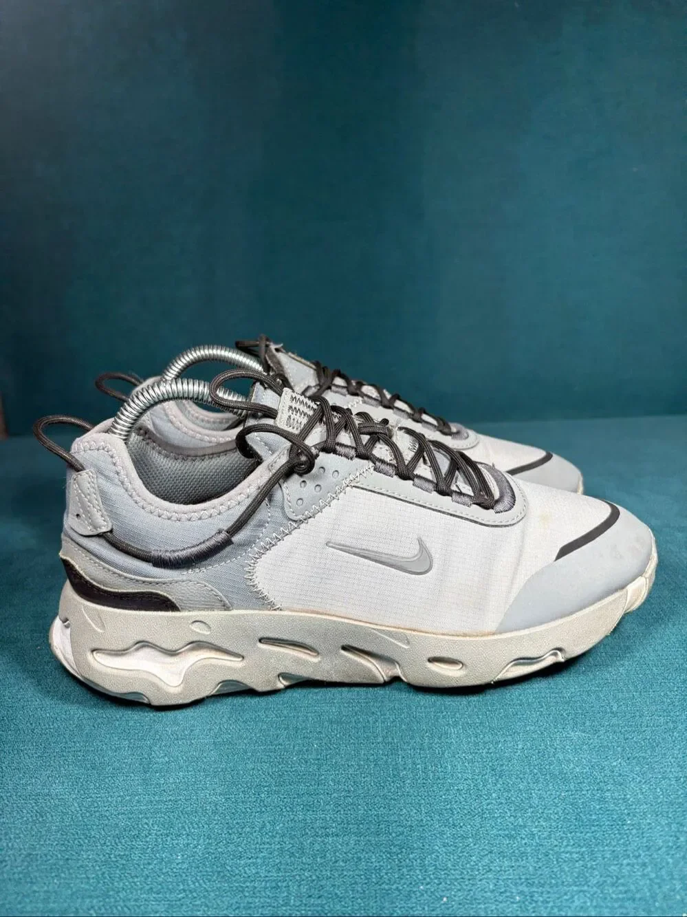 Nike React Live Mens Size 7.5 Light Smoke Grey Fog Running Shoes DD6879-001